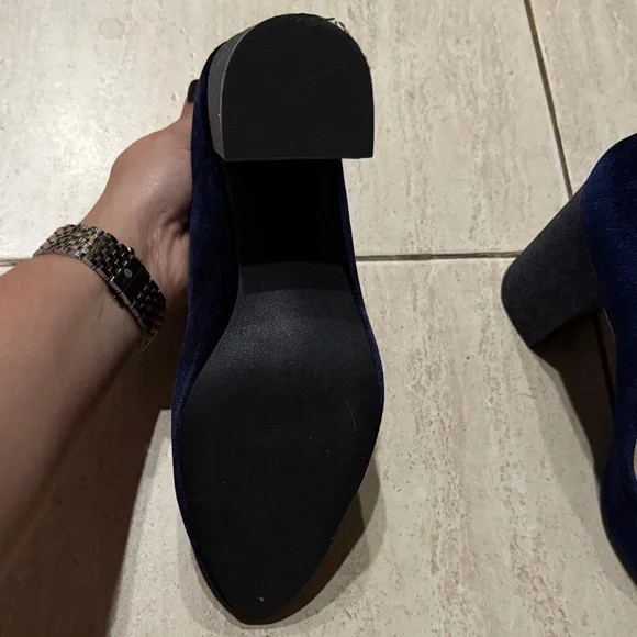 Cole Haan Dark Blue Women's Thick Heels Rounded Toe Pump NWOT - Picture 4 of 5